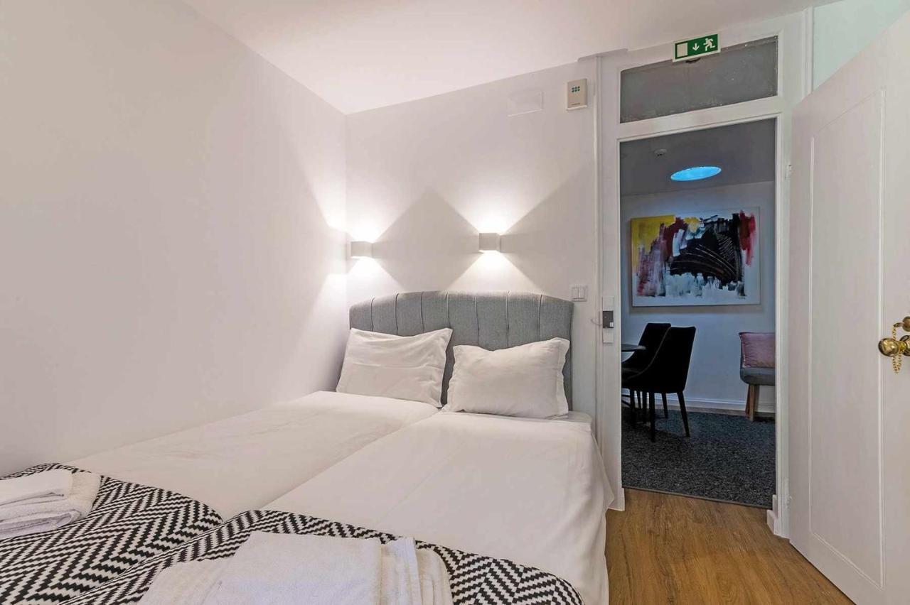 Bairro Alto Palace Special For Groups Up To 24 Guests Apartment ลิสบอน ภายนอก รูปภาพ